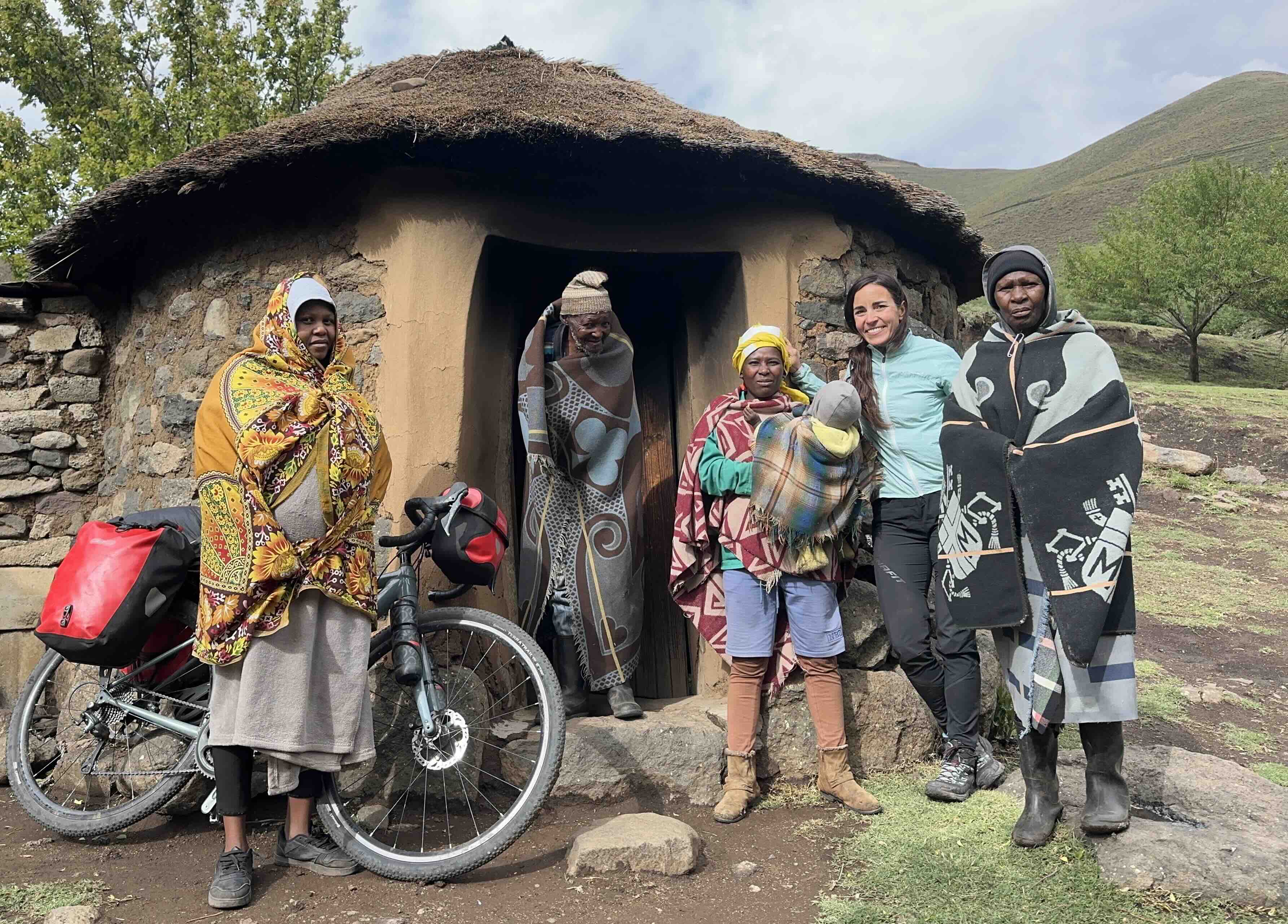 Igone Mariezkurrena en solitario por Paquistán y Lesotho.