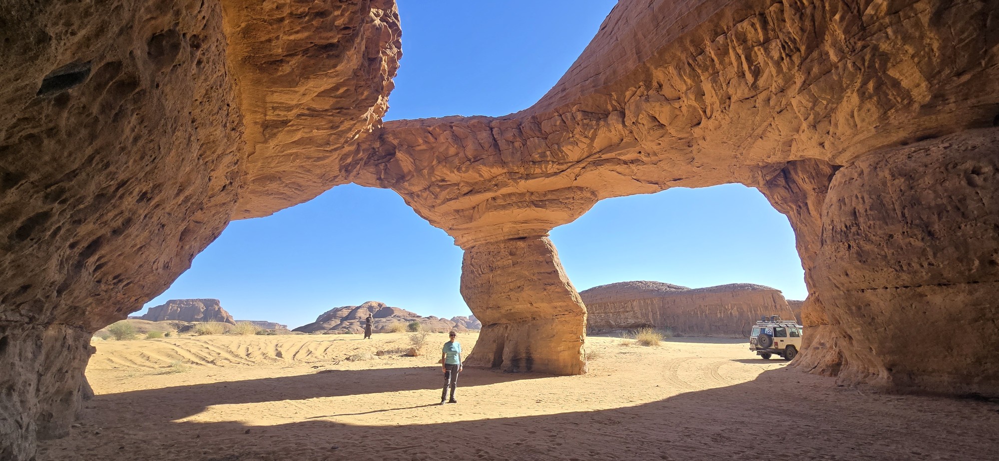 Juan Manuel Sotillos en el Chad entre caravanas de dromedarios y manadas de elefantes.