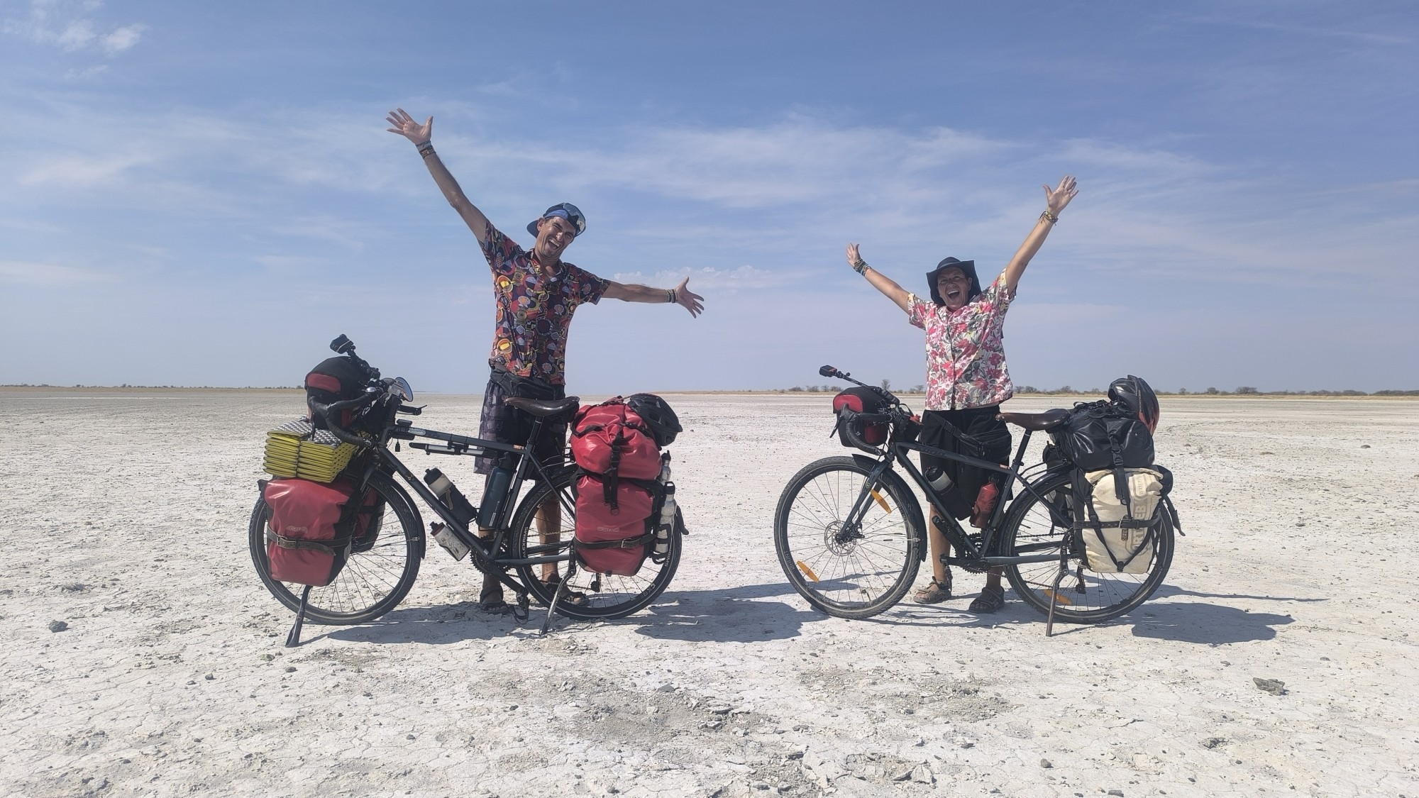 Ana Domínguez y Abel Moles. En bicicleta por África. Segunda entrevista: Malawi- Camerún.